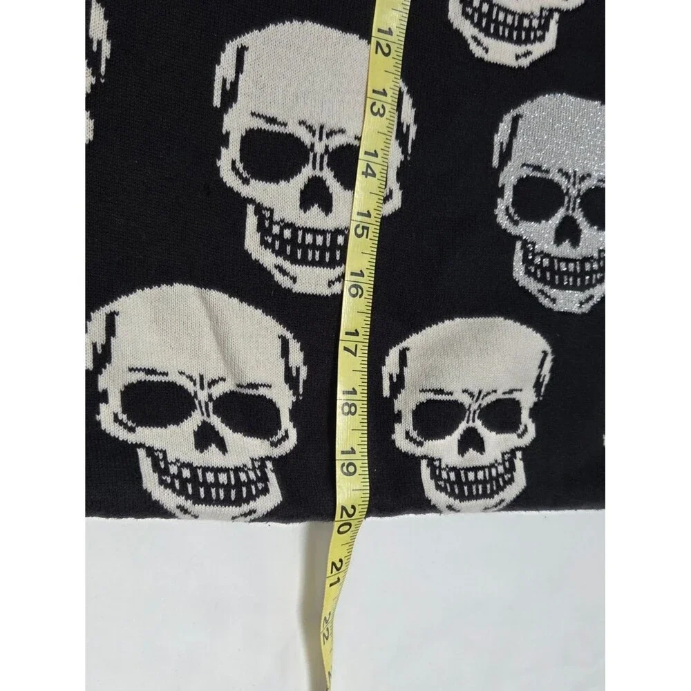 All Over Skull Print Knit Pillowcase